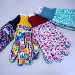 Patterned gardening gloves